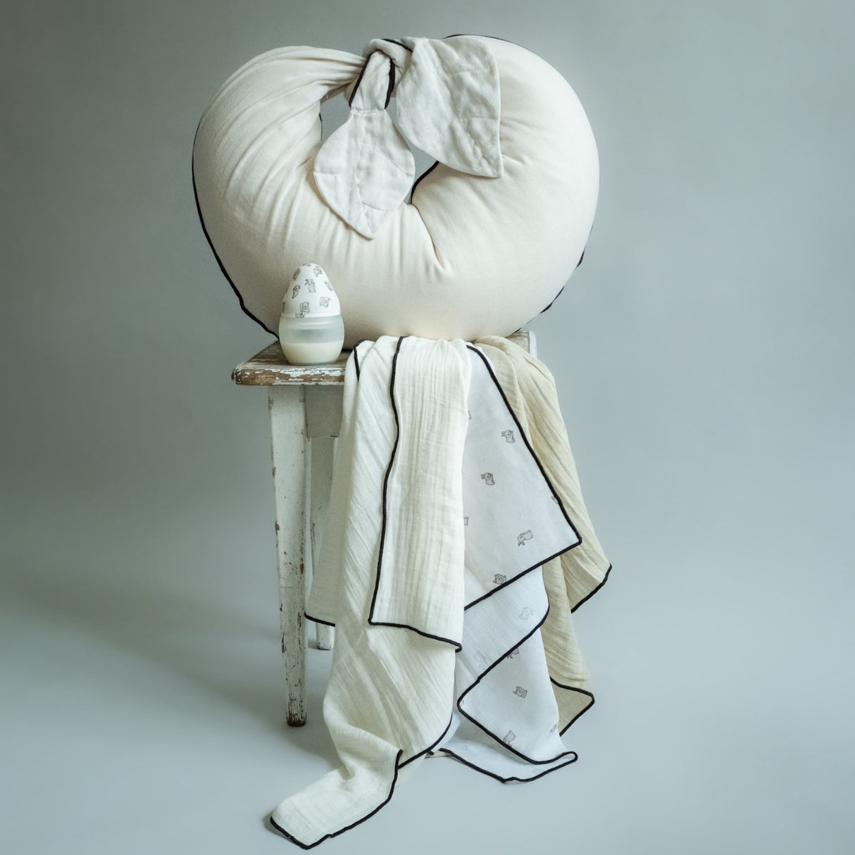 That's Mine X Élhée French Oak Collab Nursing Kudde