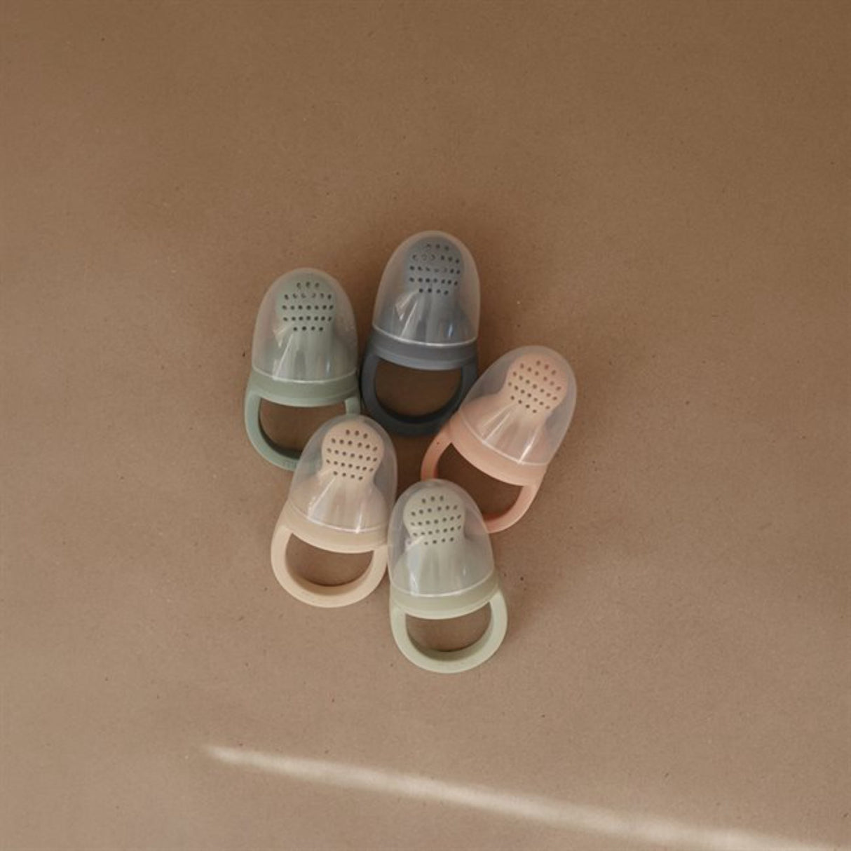 Mushie Shifting Sand Silikon Fresh Food Feeder 2-Pack