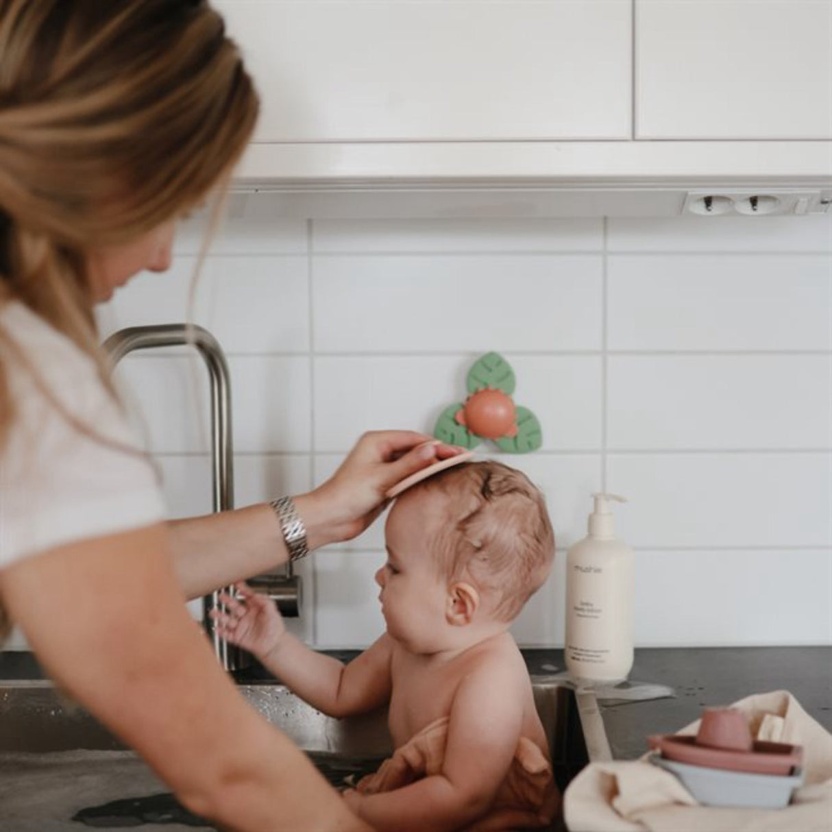 Mushie Dino Suction Spinner Leksak