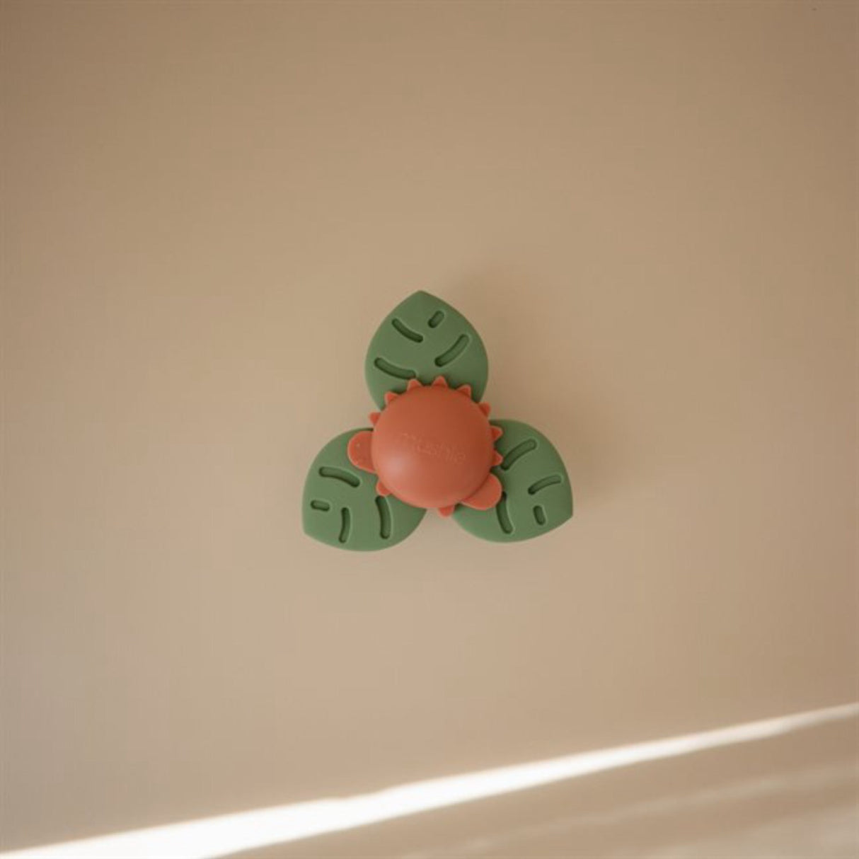 Mushie Dino Suction Spinner Leksak