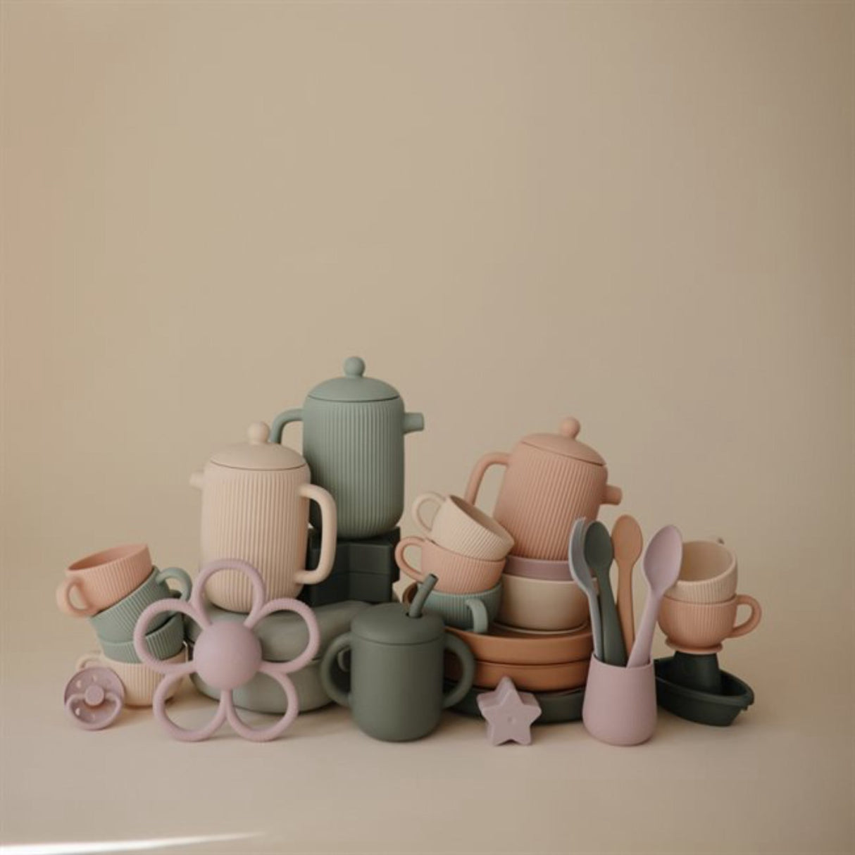 Mushie Shifting Sand Silikon Play Tea Sett