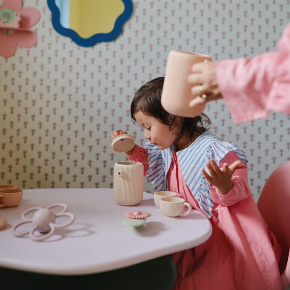 Mushie Shifting Sand Silikon Play Tea Sett