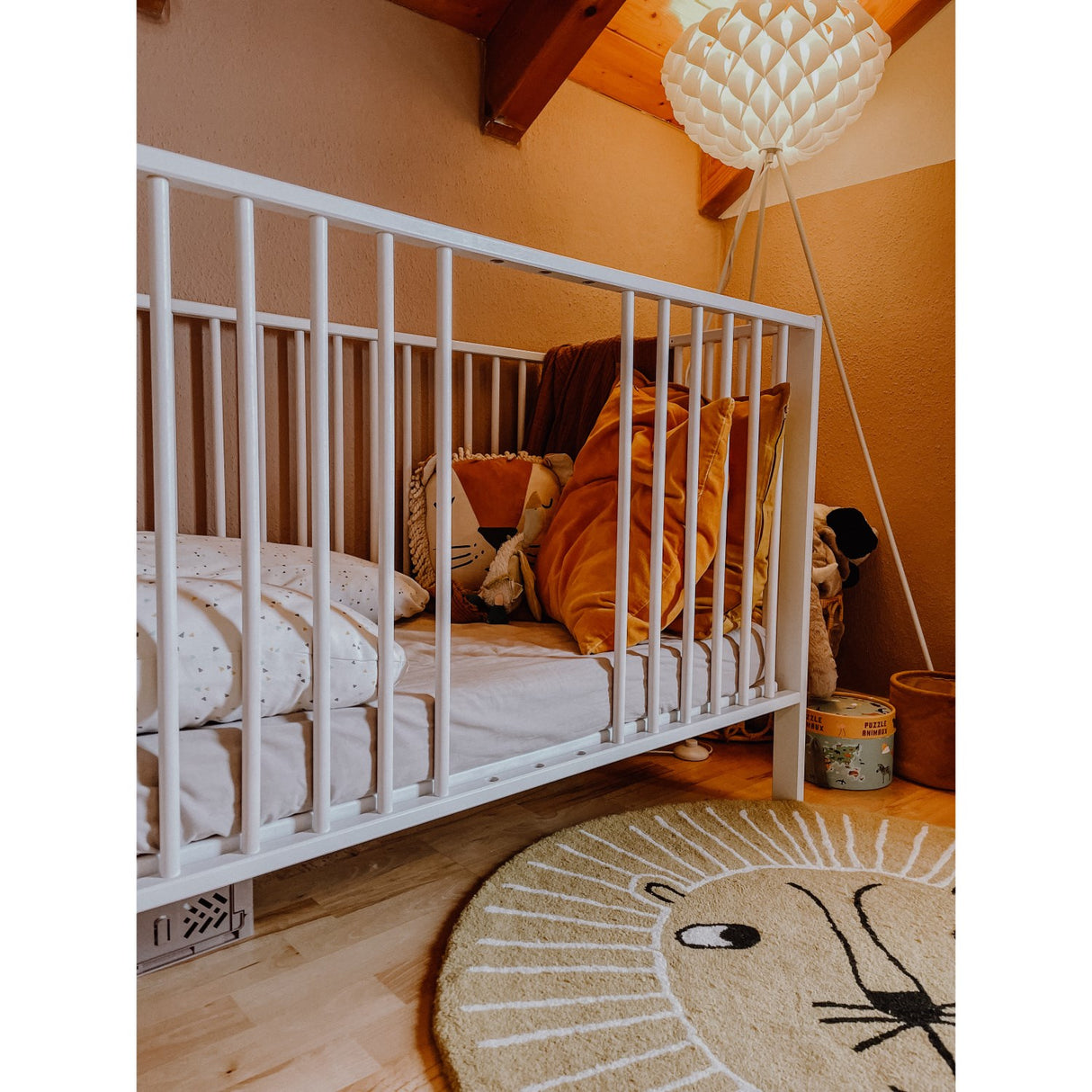 tiSsi® White Laquer Jori Sammenklappelig Säng Massiv Bok