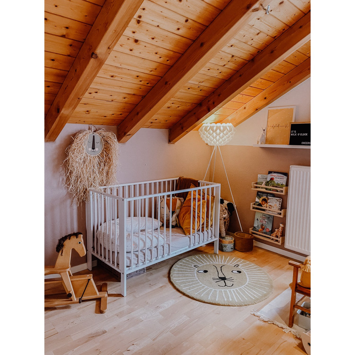 tiSsi® White Laquer Jori Sammenklappelig Säng Massiv Bok