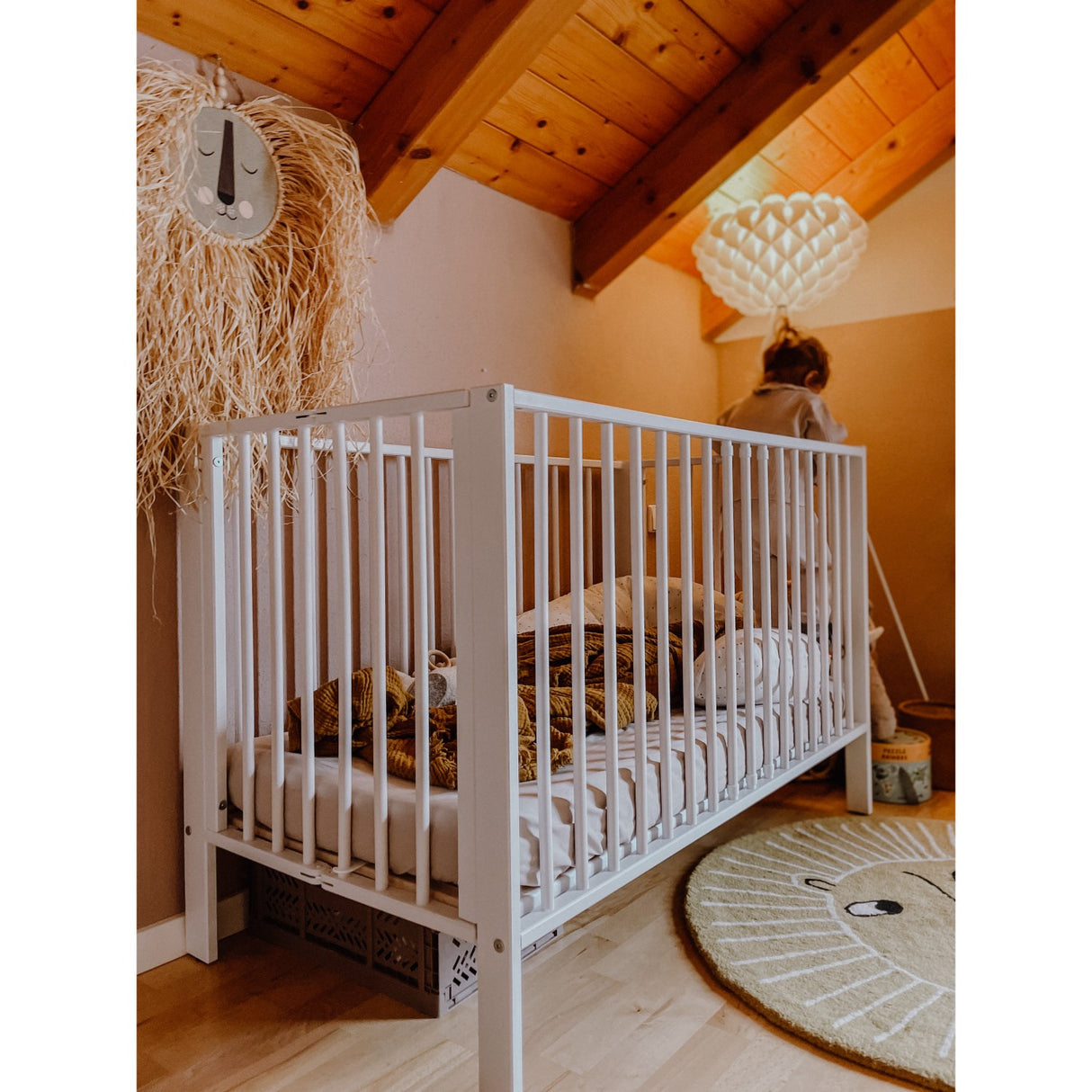 tiSsi® White Laquer Jori Sammenklappelig Säng Massiv Bok