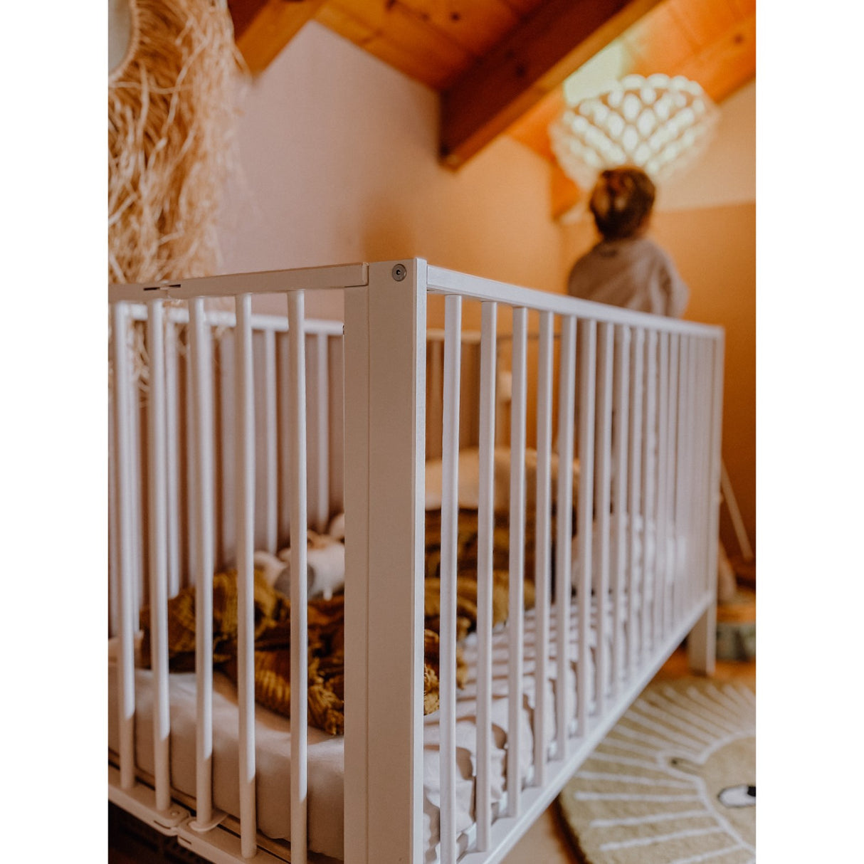 tiSsi® White Laquer Jori Sammenklappelig Säng Massiv Bok