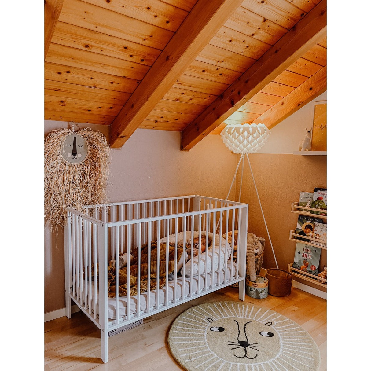 tiSsi® White Laquer Jori Sammenklappelig Säng Massiv Bok