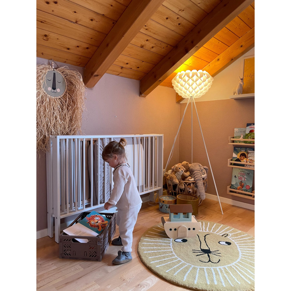 tiSsi® White Laquer Jori Sammenklappelig Säng Massiv Bok