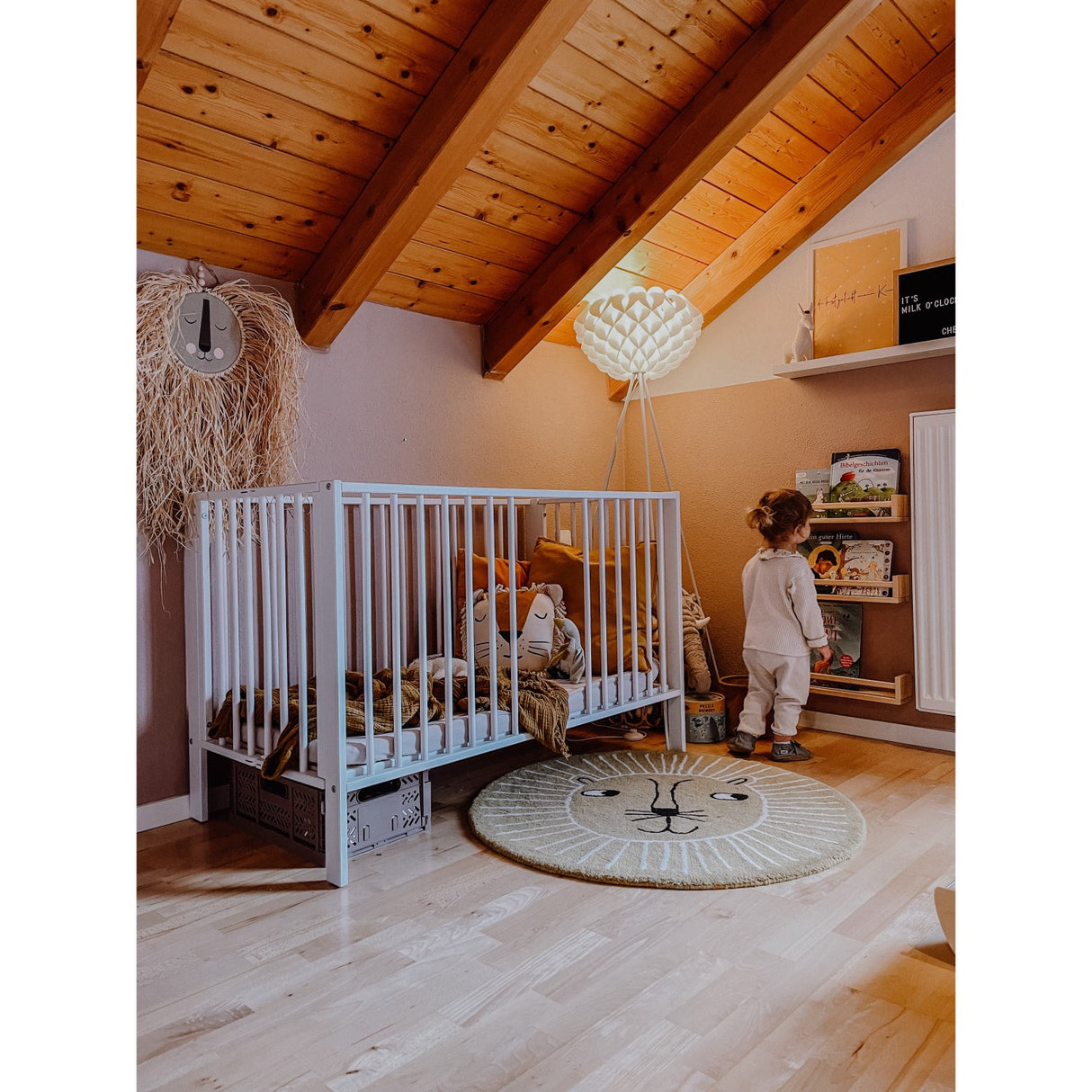 tiSsi® White Laquer Jori Sammenklappelig Säng Massiv Bok