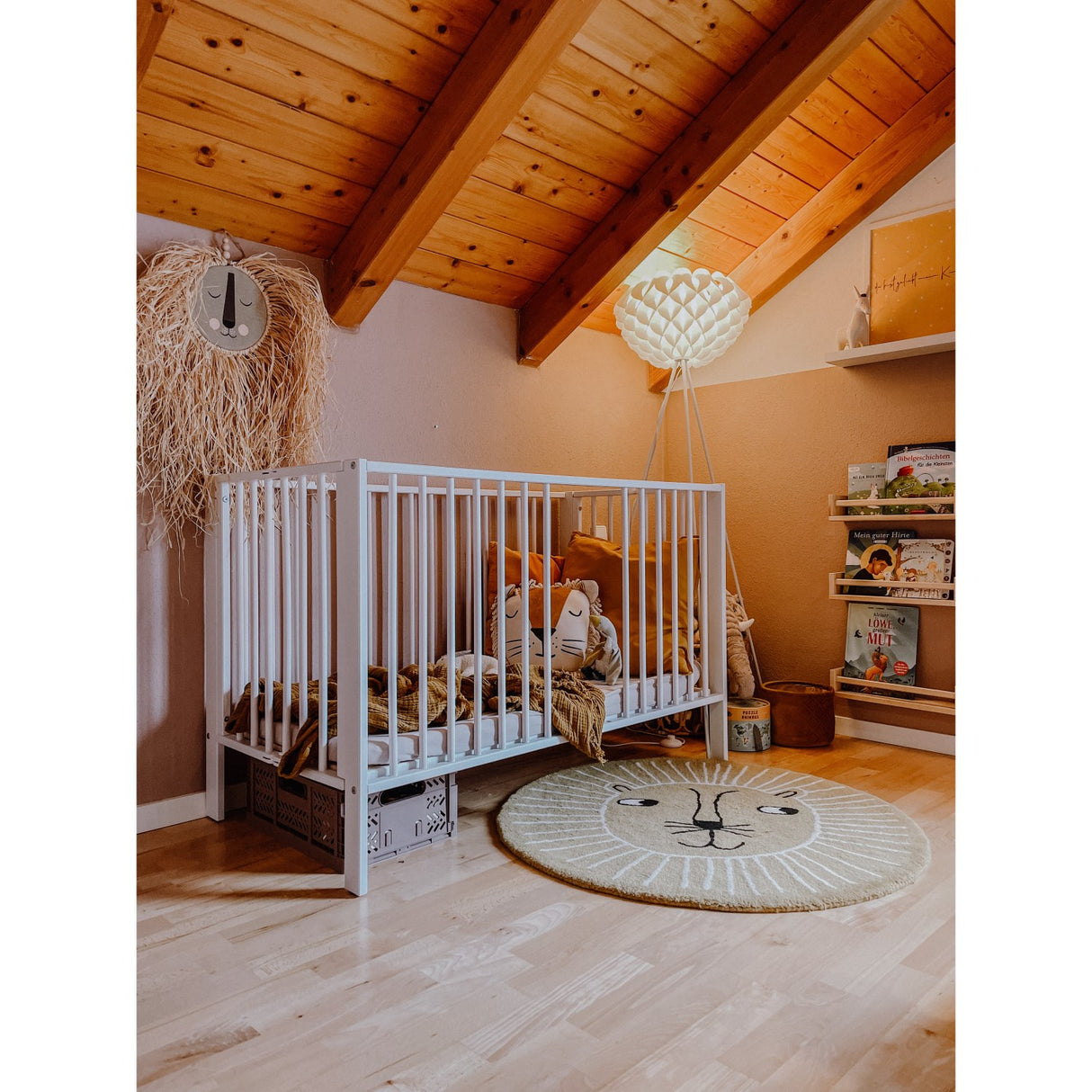 tiSsi® White Laquer Jori Sammenklappelig Säng Massiv Bok