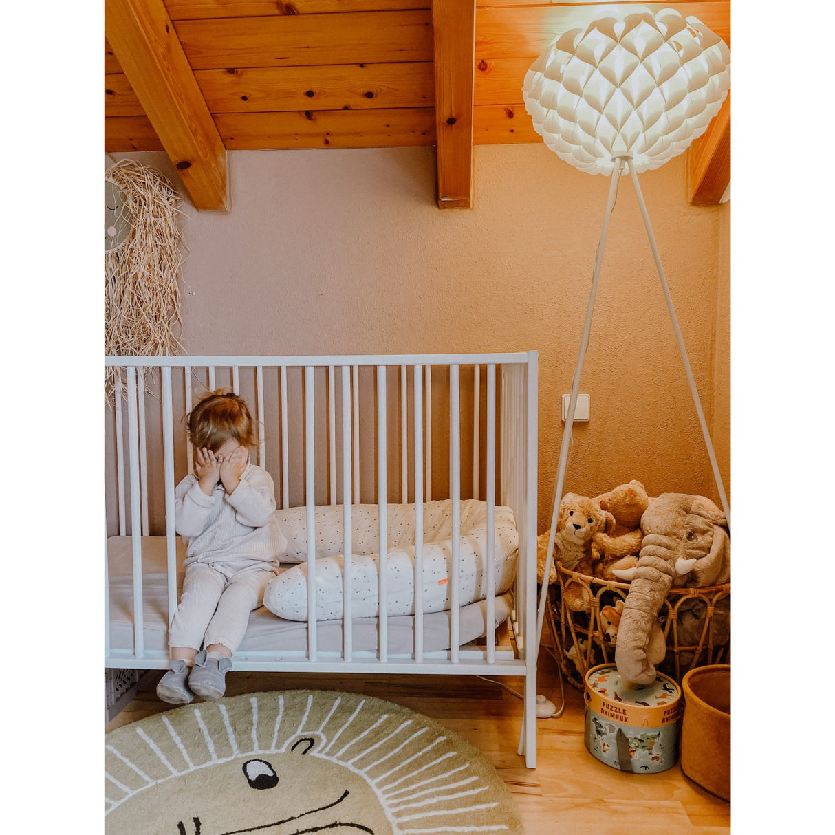 tiSsi® White Laquer Jori Sammenklappelig Säng Massiv Bok