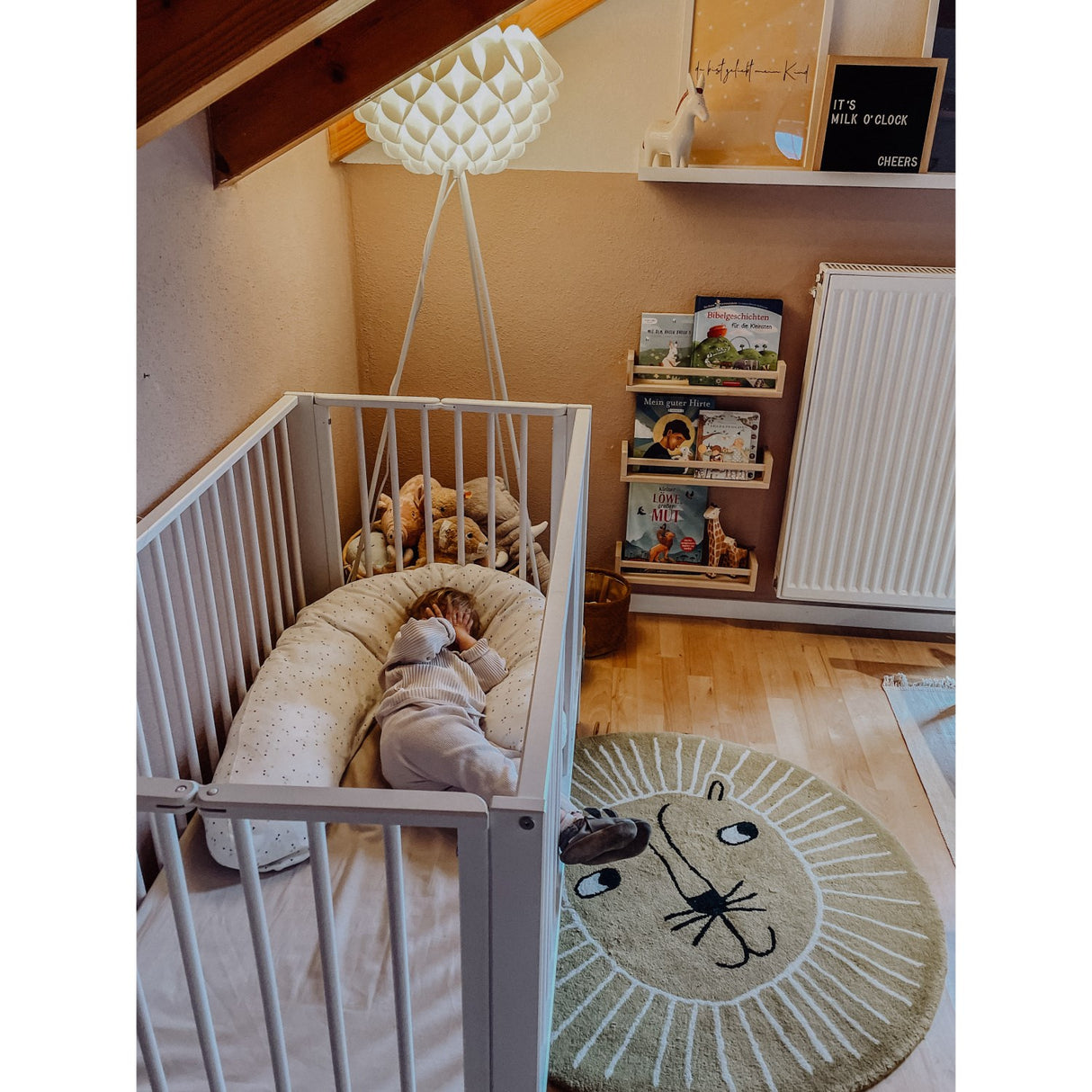 tiSsi® White Laquer Jori Sammenklappelig Säng Massiv Bok