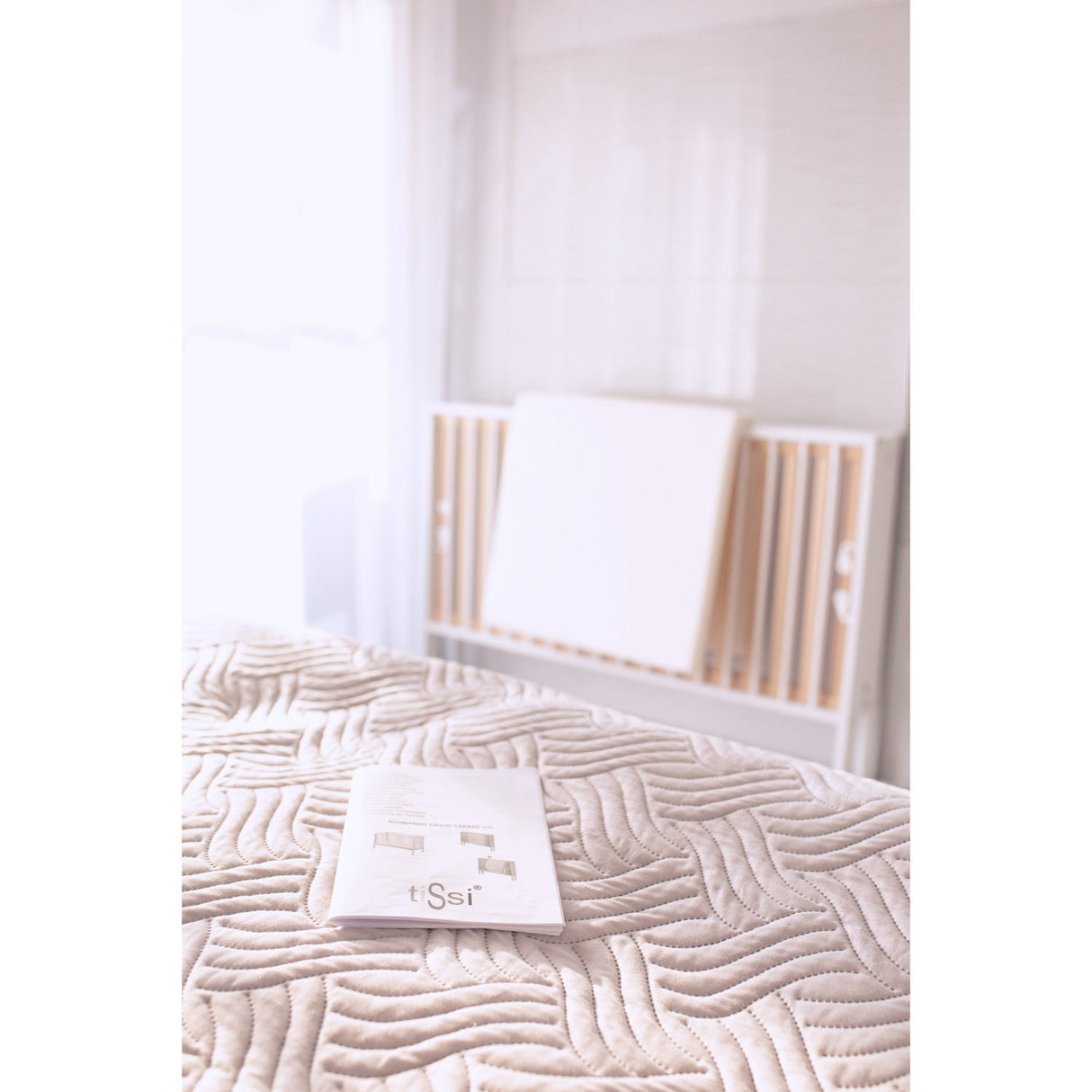 tiSsi® White Laquer Jori Sammenklappelig Säng Massiv Bok