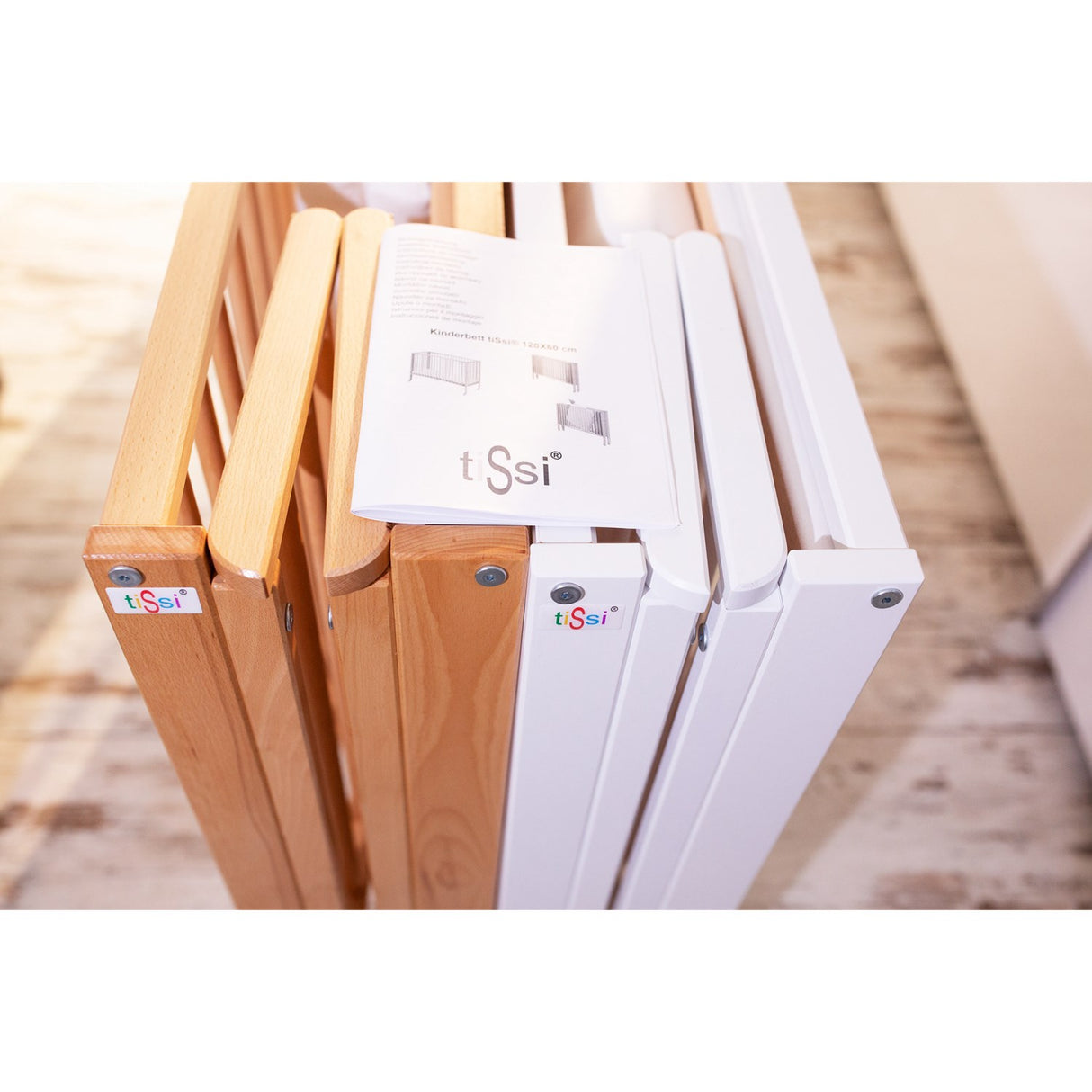 tiSsi® White Laquer Jori Sammenklappelig Säng Massiv Bok