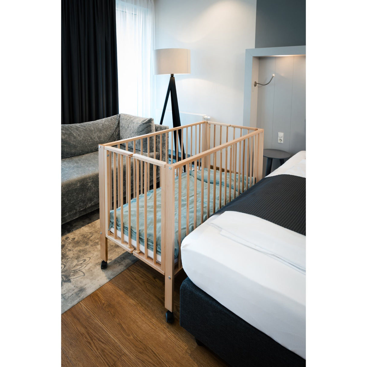 tiSsi® Nature Jori Sammenklappelig Säng Massiv Bok