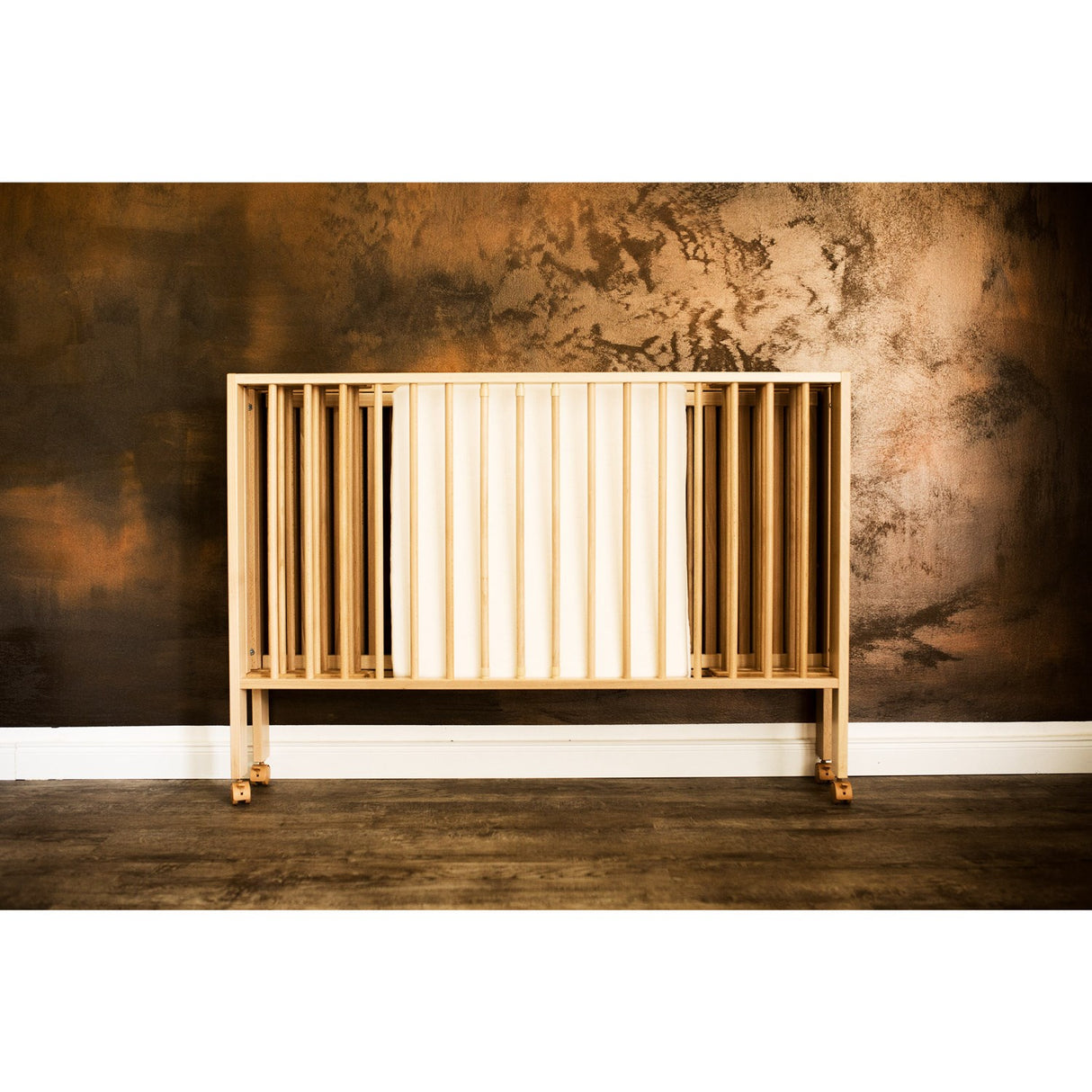 tiSsi® Nature Jori Sammenklappelig Säng Massiv Bok