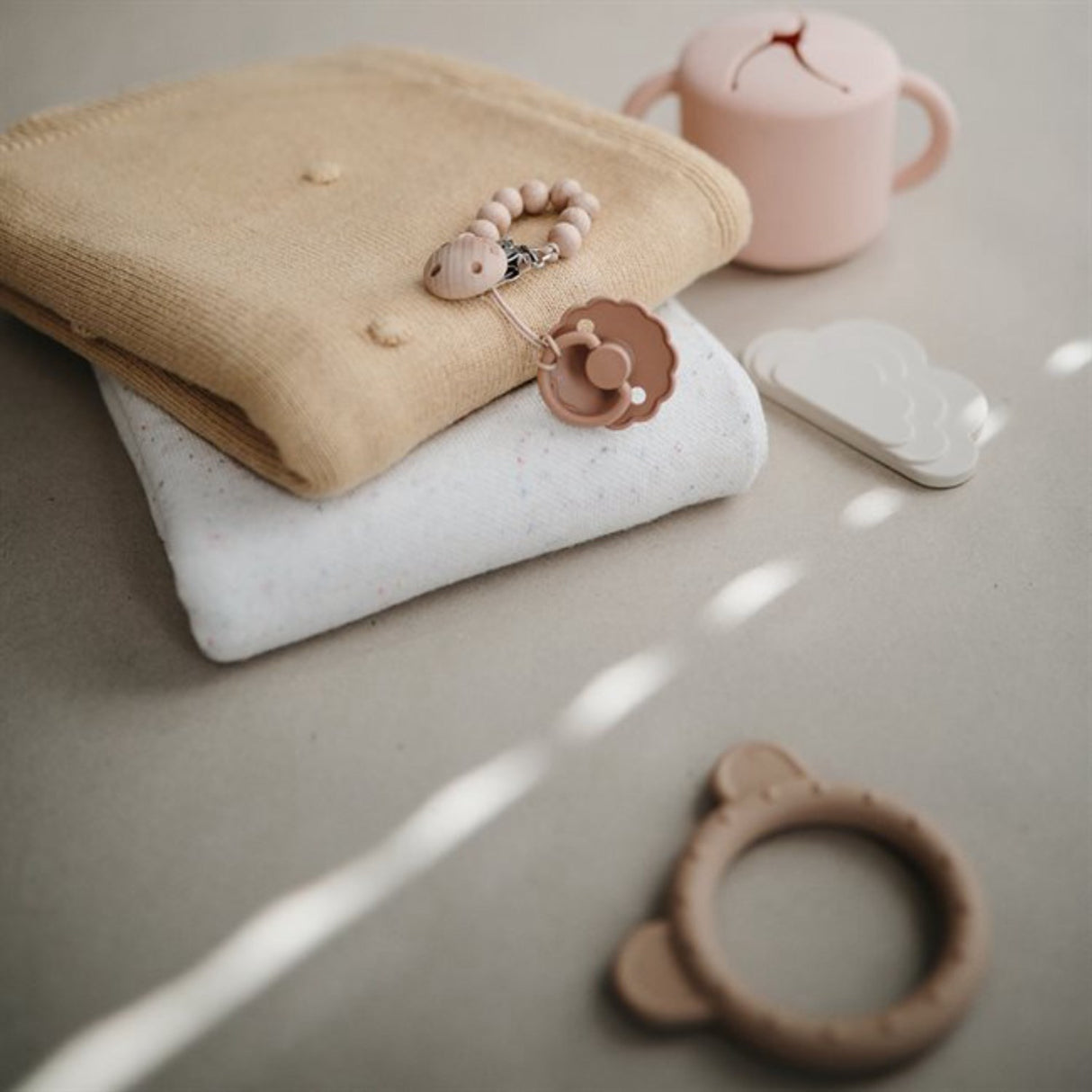 Mushie Honeycomb Beige Stickad Baby Filt