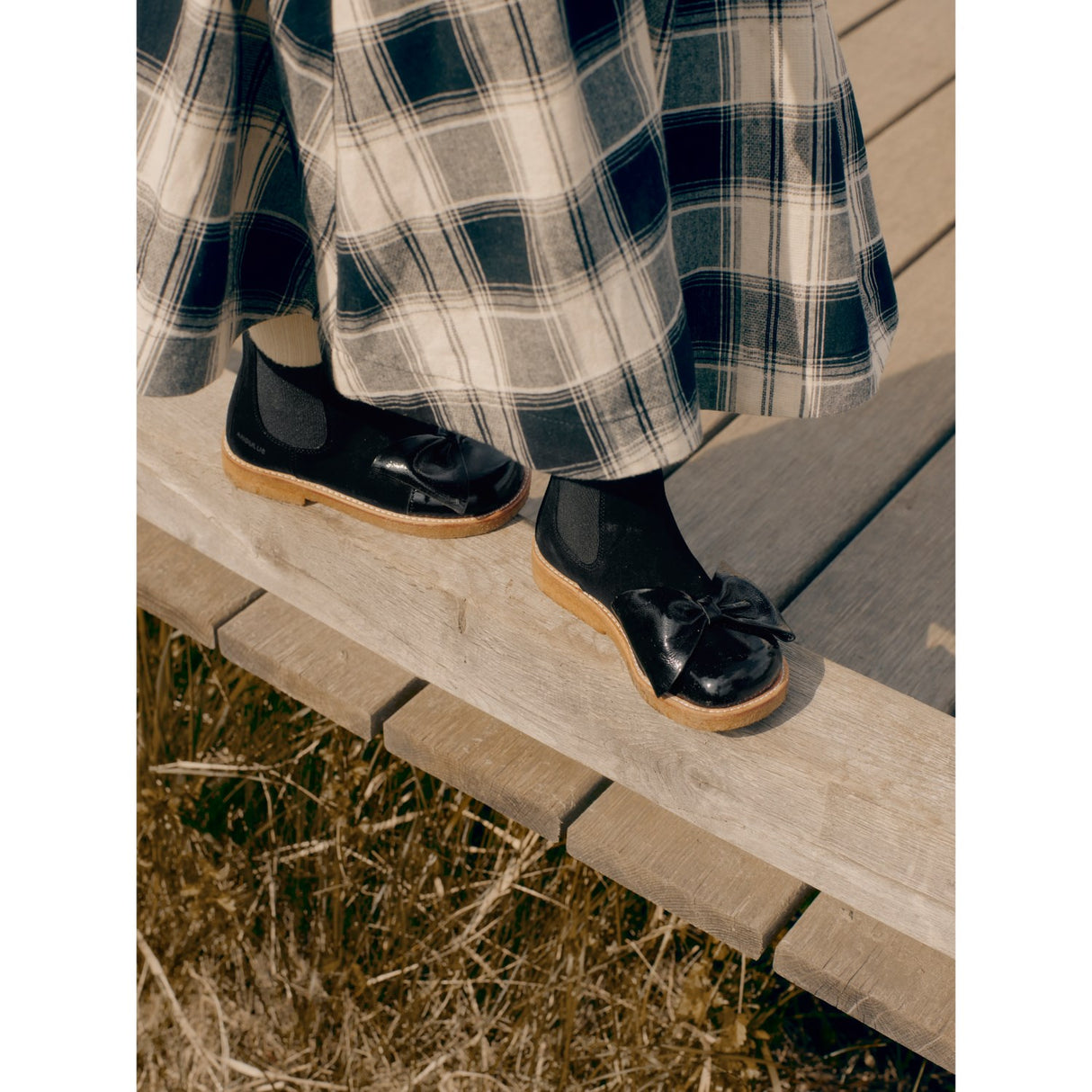 Angulus Svart/Svart Elastisk Chelsea Känga med Laxfärgad Nos och Rosett