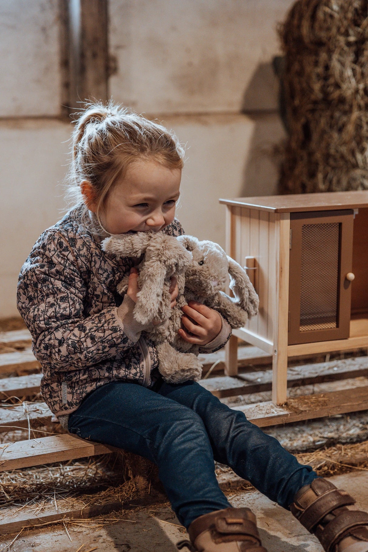 av Astrup plyschkanin med bebis