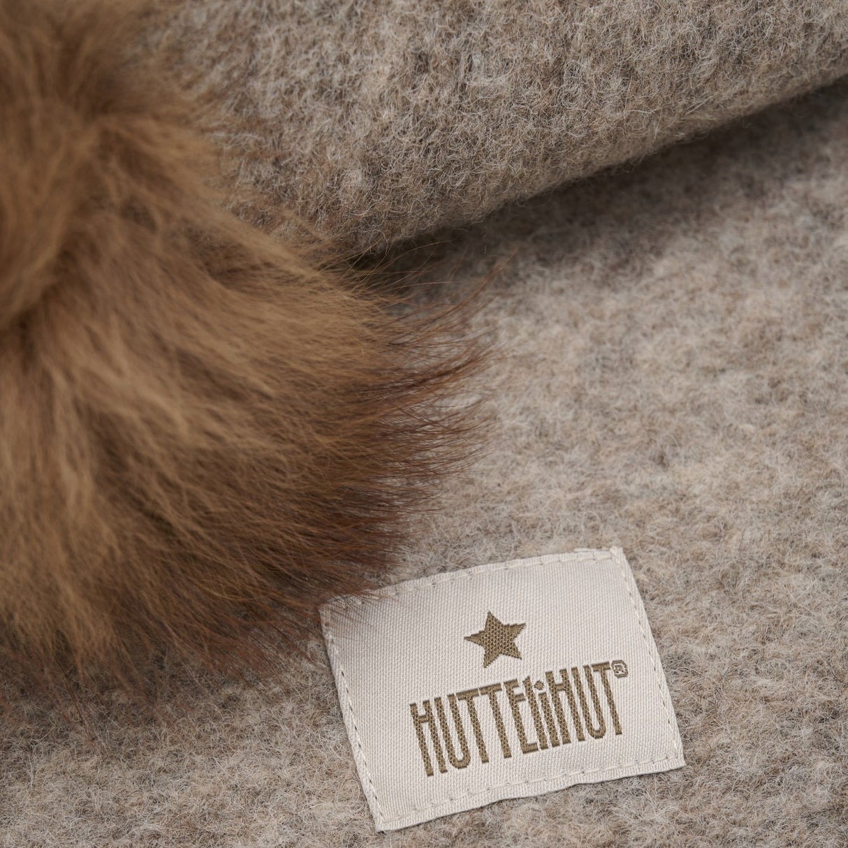 Huttelihut Camel Melange Elefanthatt Ull Alpaca Pompoms