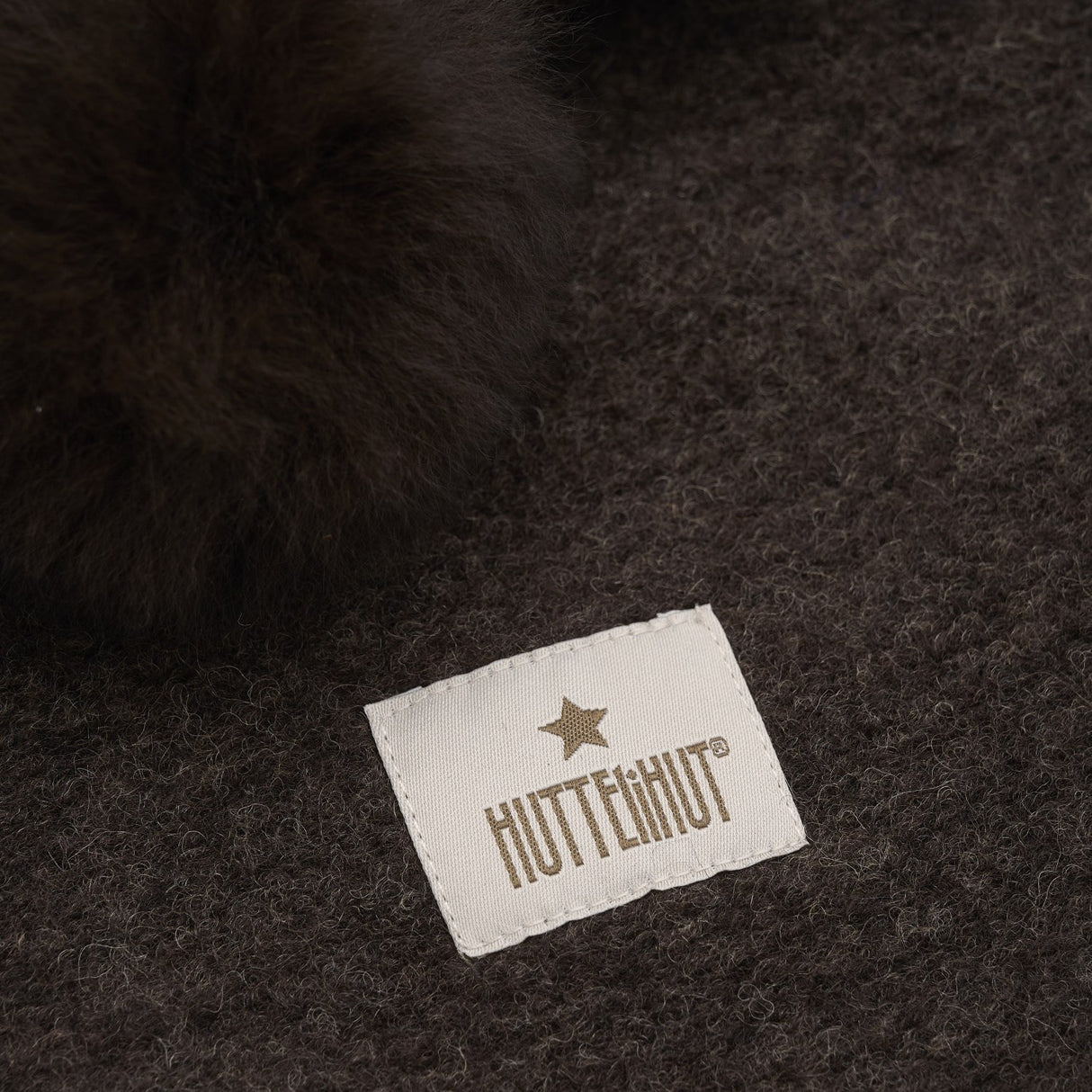 Huttelihut Dark Brown Melange Elefanthatt Ull Alpaca Pompoms