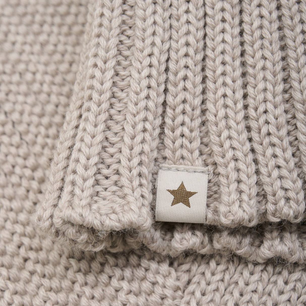 Huttelihut Camel Melange Elefanthatt Pixie Ull Stickad