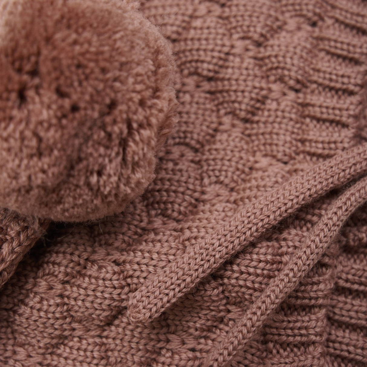 Huttelihut Burlwood Bonnet Ull Stickad Pompom