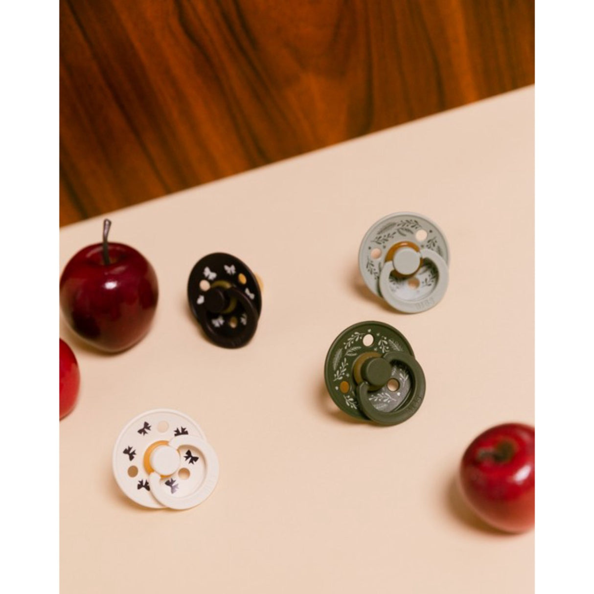 Bibs Ivory/Plum Napp Colour Holiday Rosett 2-Pack Latex