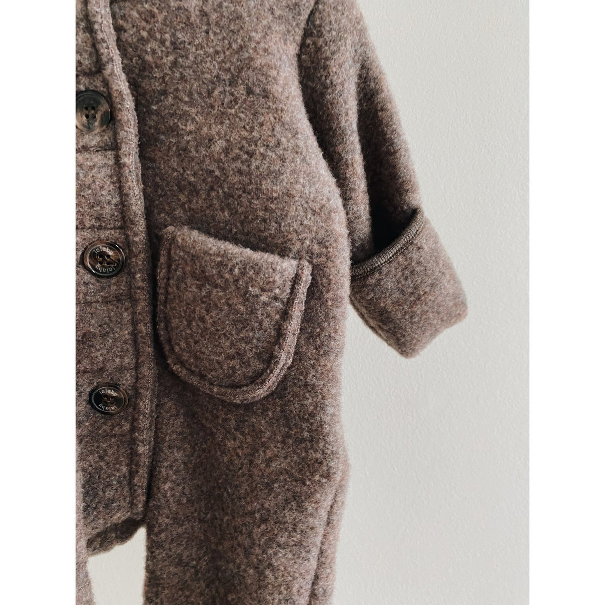 Lalaby Chocolate Nallebjörn Onesie