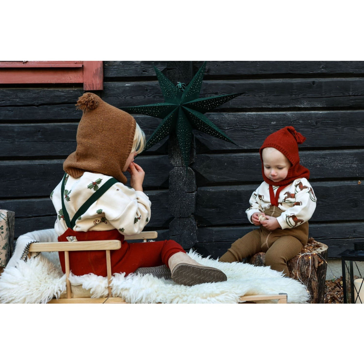 Silly Silas Acorn Brown With Maple Leaf Footed Strumpbyxar Christmas Edition