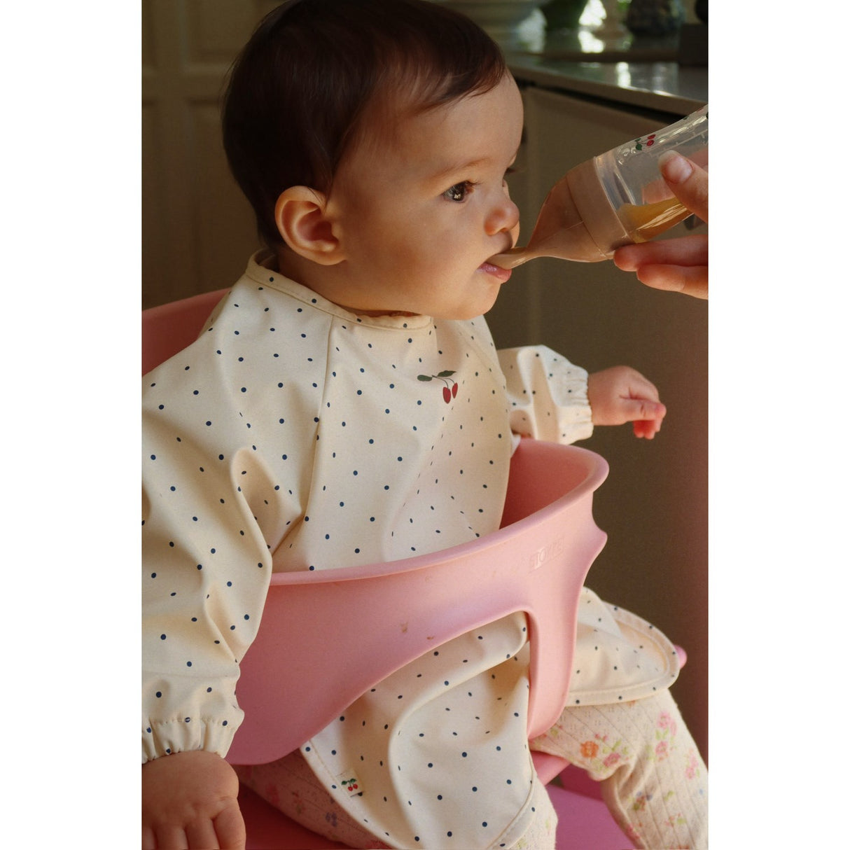 Konges Sløjd Navy Dot/Rain Washed 2 Pack Dinner Haklapp Med Ärmar