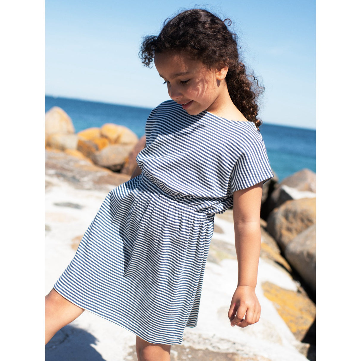 Serendipity Navy/Offwhite Strand Klänning Stripe