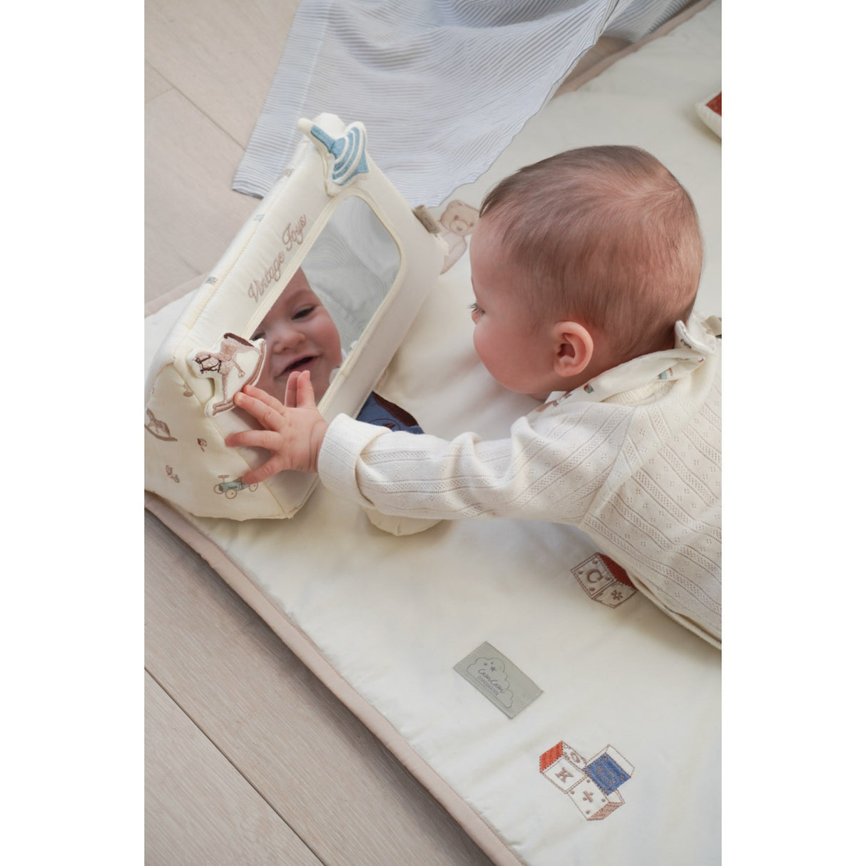 Cam Cam Copenhagen Vintage Toys Tummy Time Spegel
