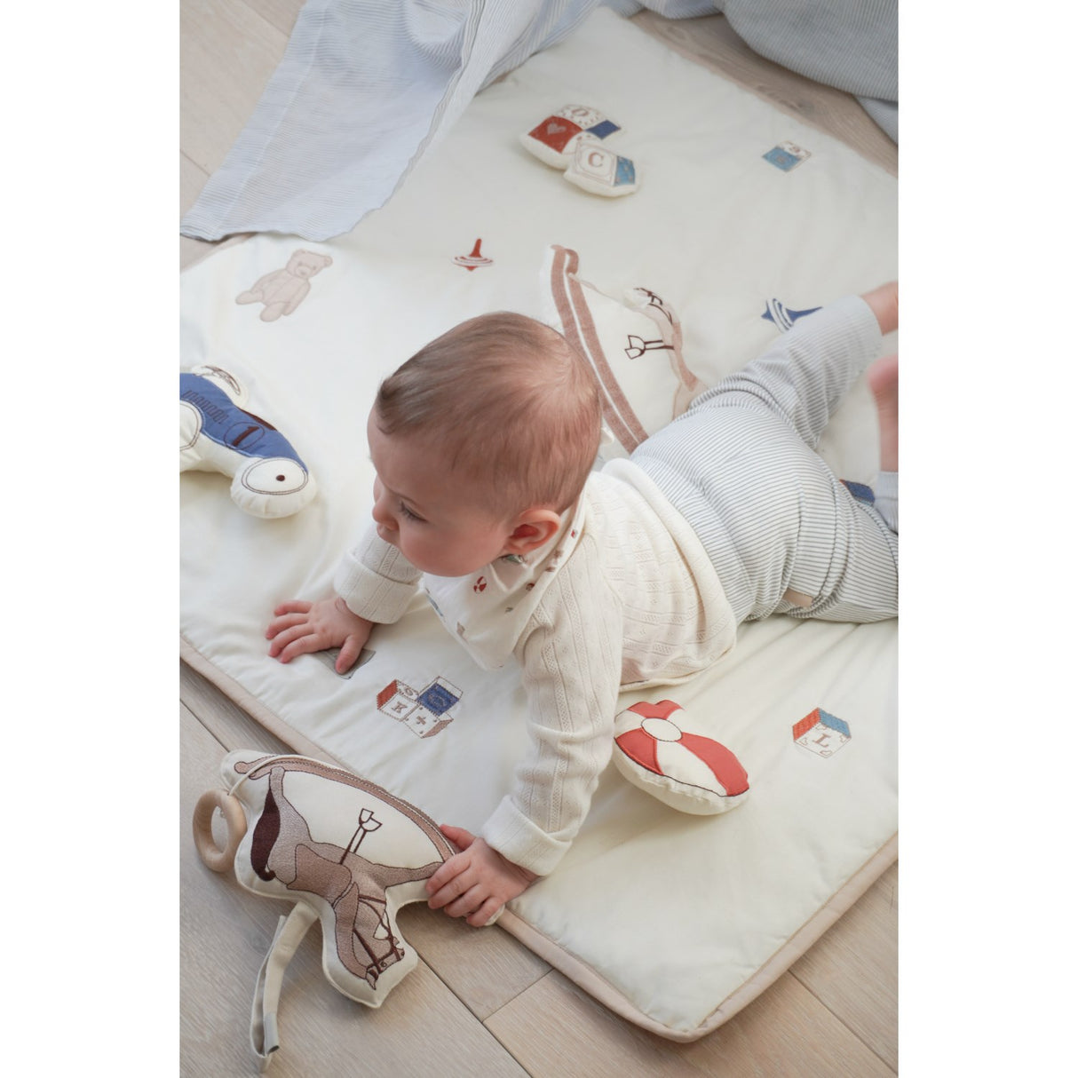 Cam Cam Copenhagen Vintage Toys Activity Lekmatta