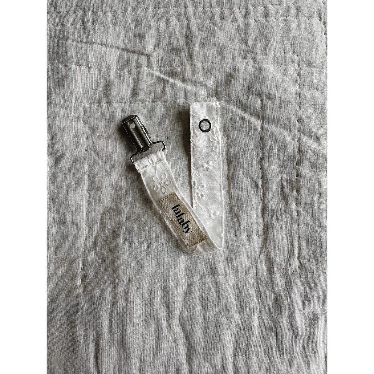 Lalaby Broderie Anglaise Napp Clip