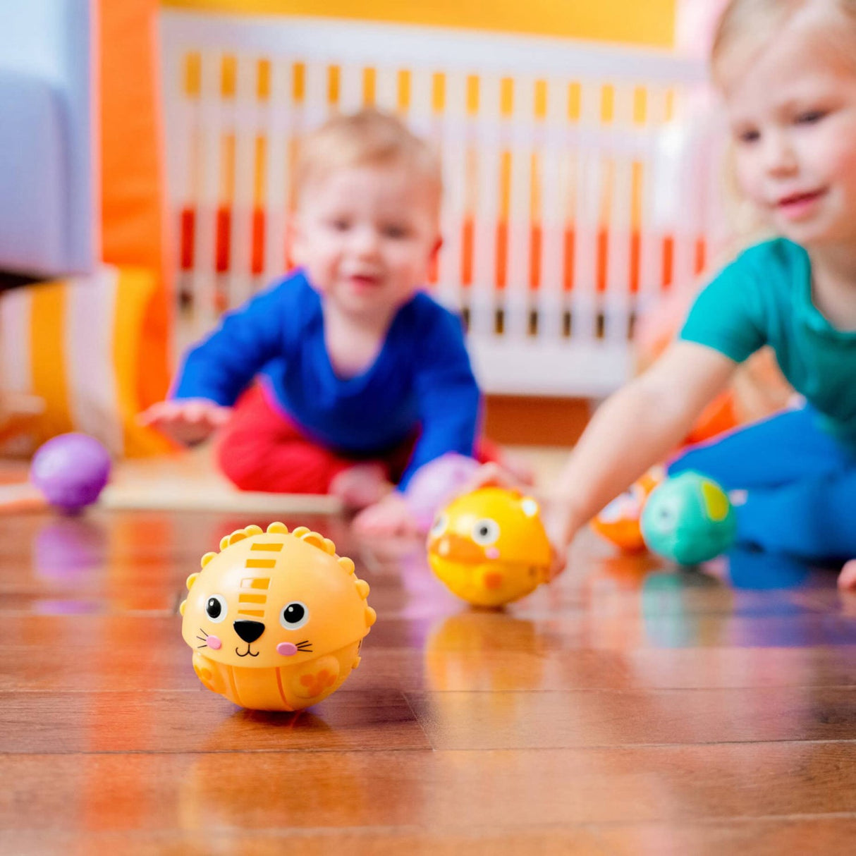 Bright Starts Giggables™ Roll & Chase Leksak