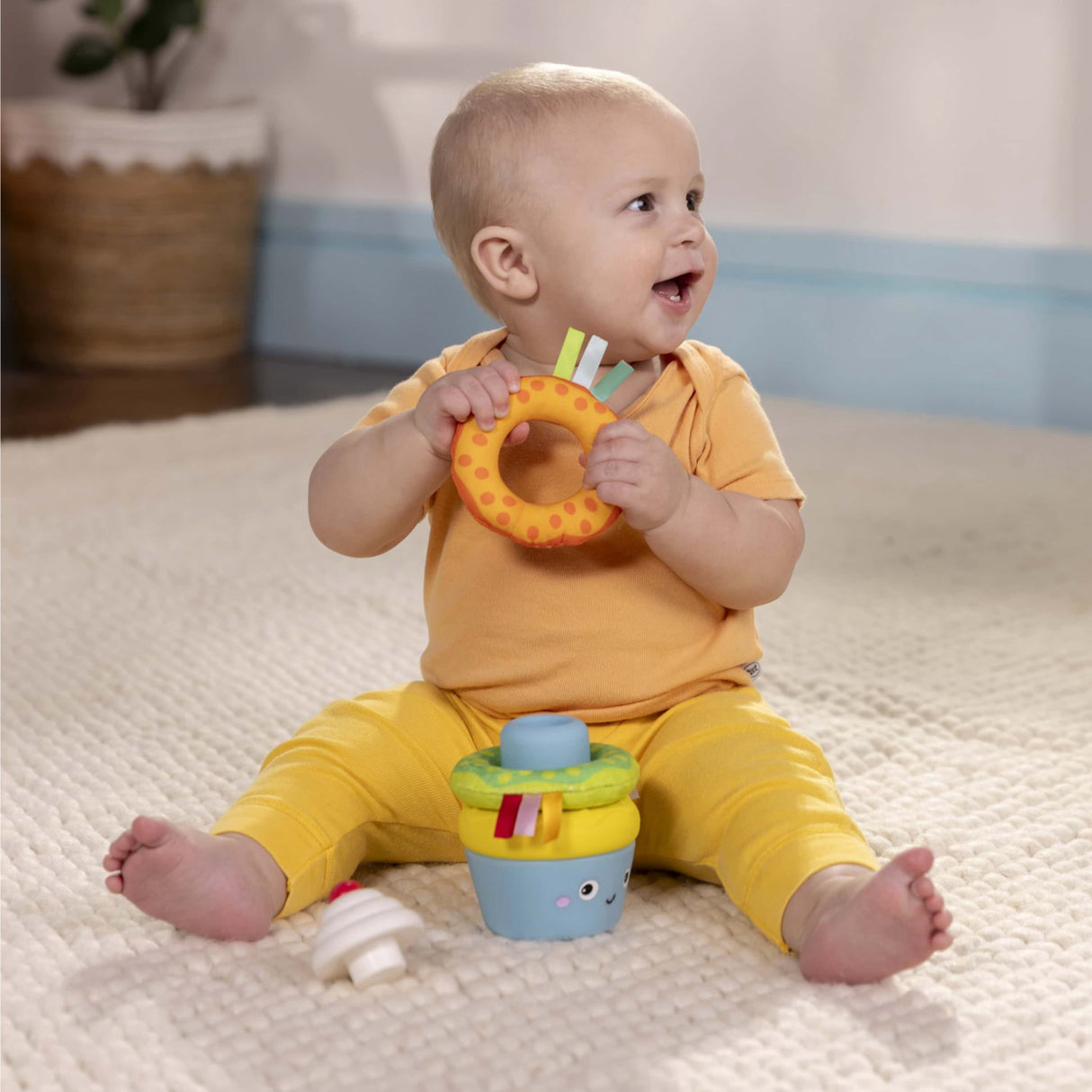 Bright Starts Cupcake Tower™ Stacking Leksak With Bitring
