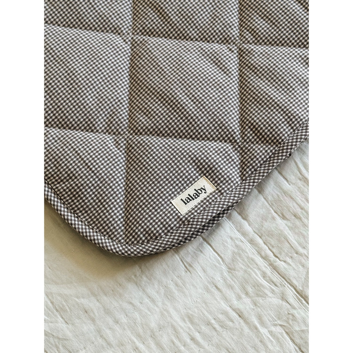 Lalaby Tiny Check Brown Quiltad Baby Filt