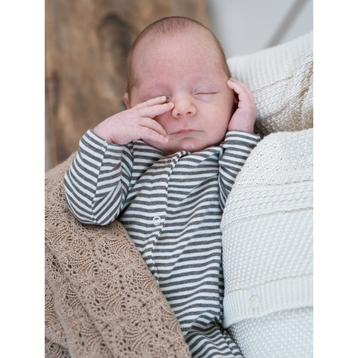 Serendipity Soil/Offwhite Newborn Stripe Dräkt