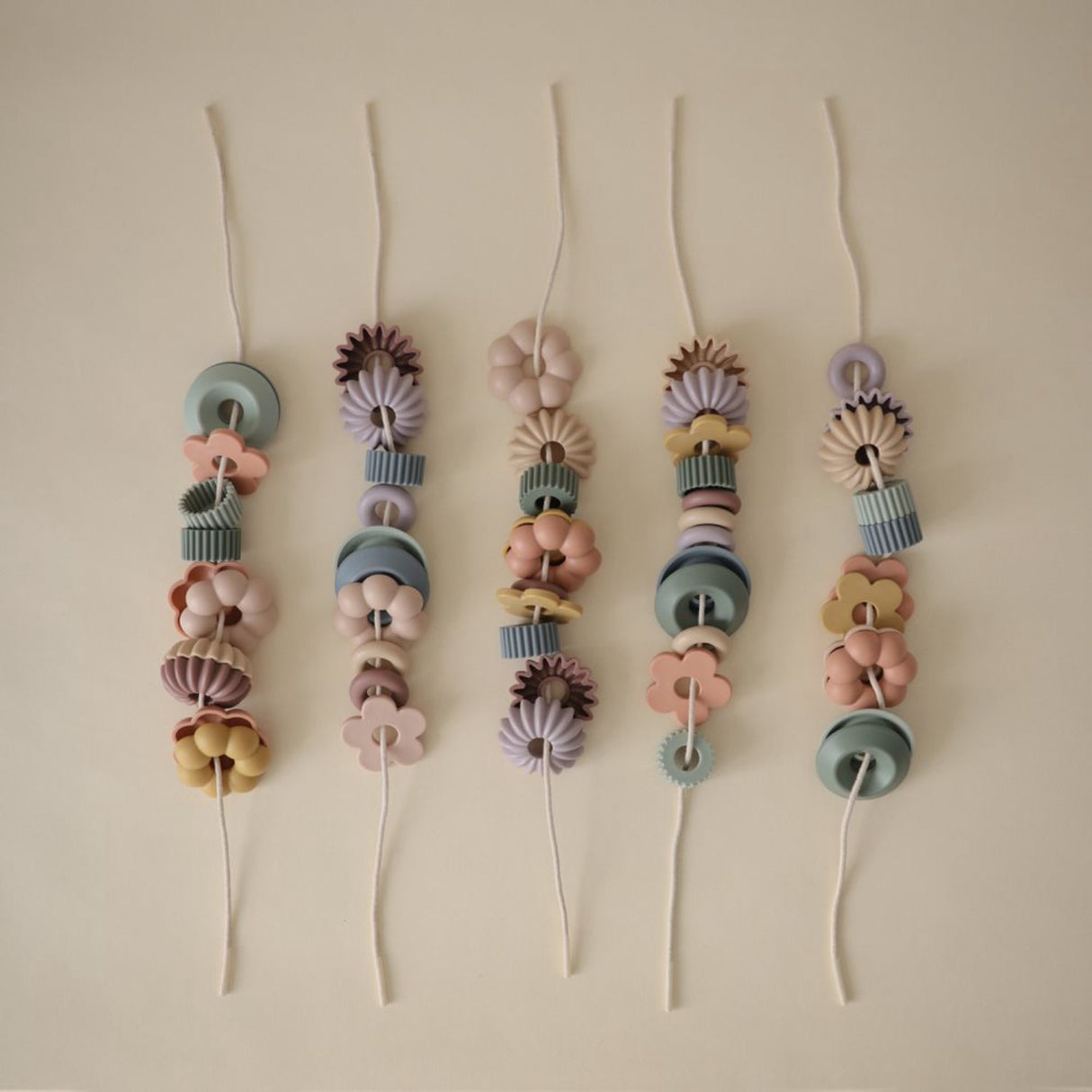 Mushie Multi Mushie Bead Lacing Leksak Sett