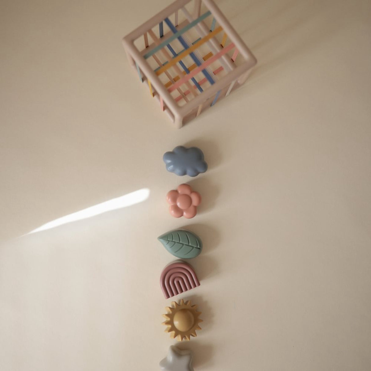 Mushie Original Mushie Elastic Shape Sorter