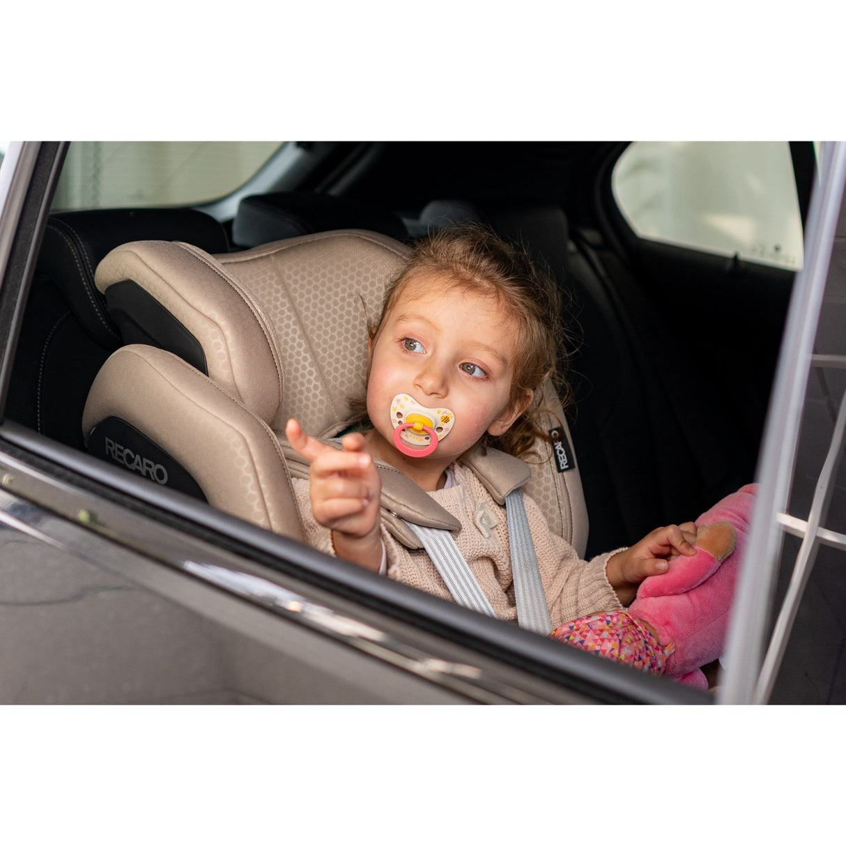 RECARO Elegant Beige Xenon 1 Bil Plats