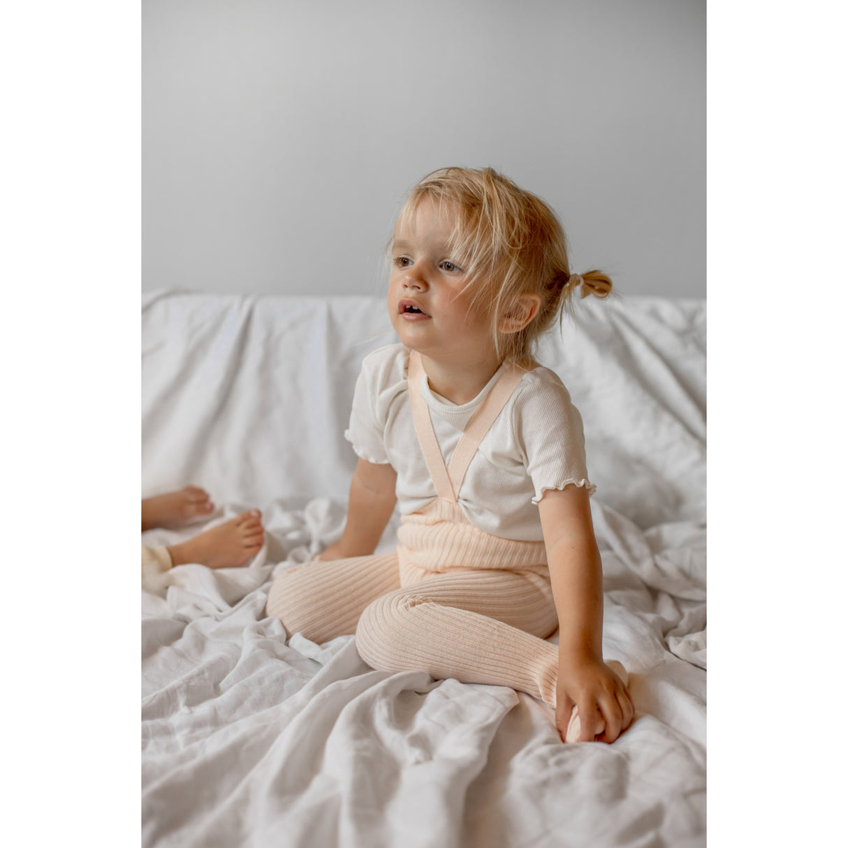 Silly Silas Hippy Footed Strumpbyxar Med Braces Silky Peach