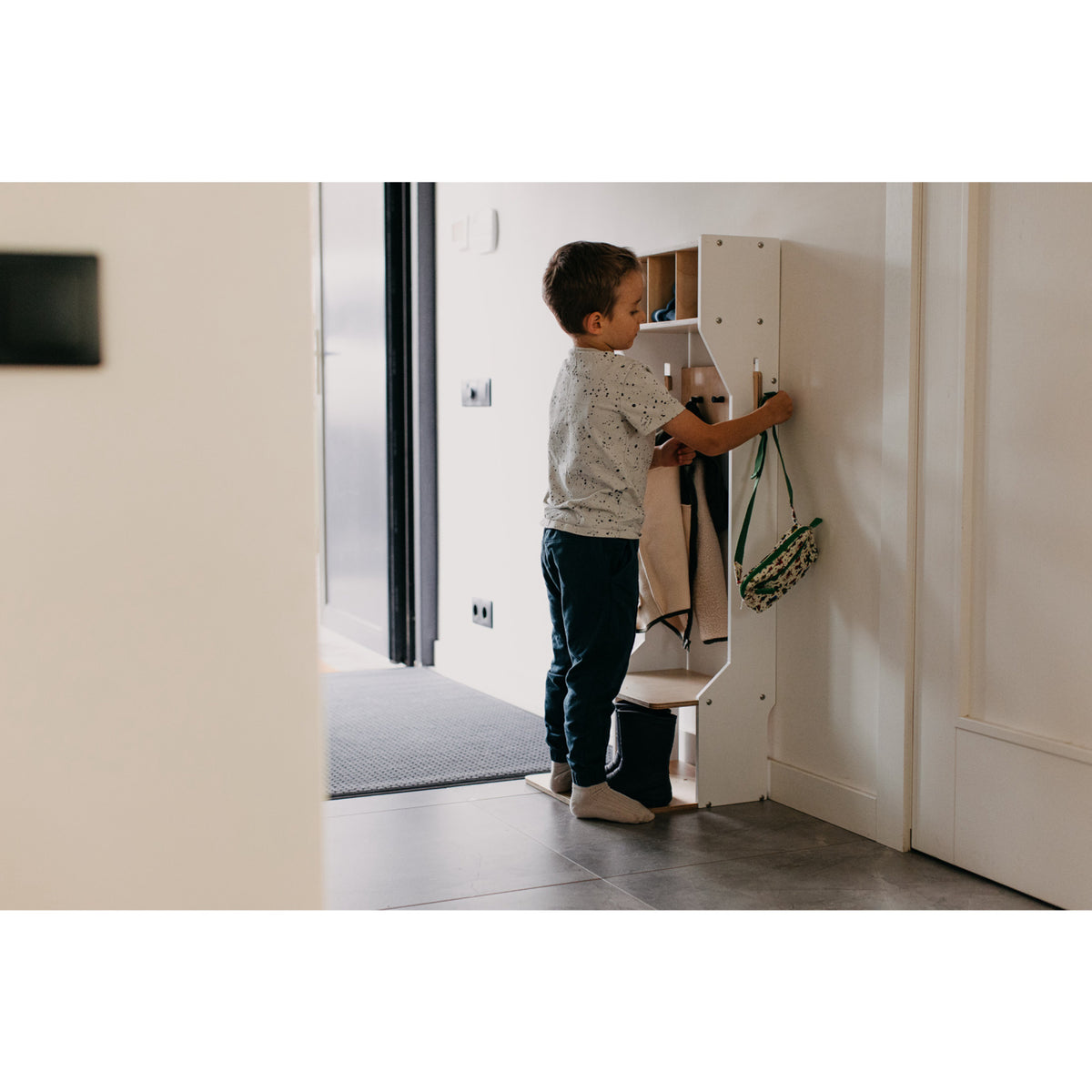 Duck Woodworks White Garderobe Outerwear