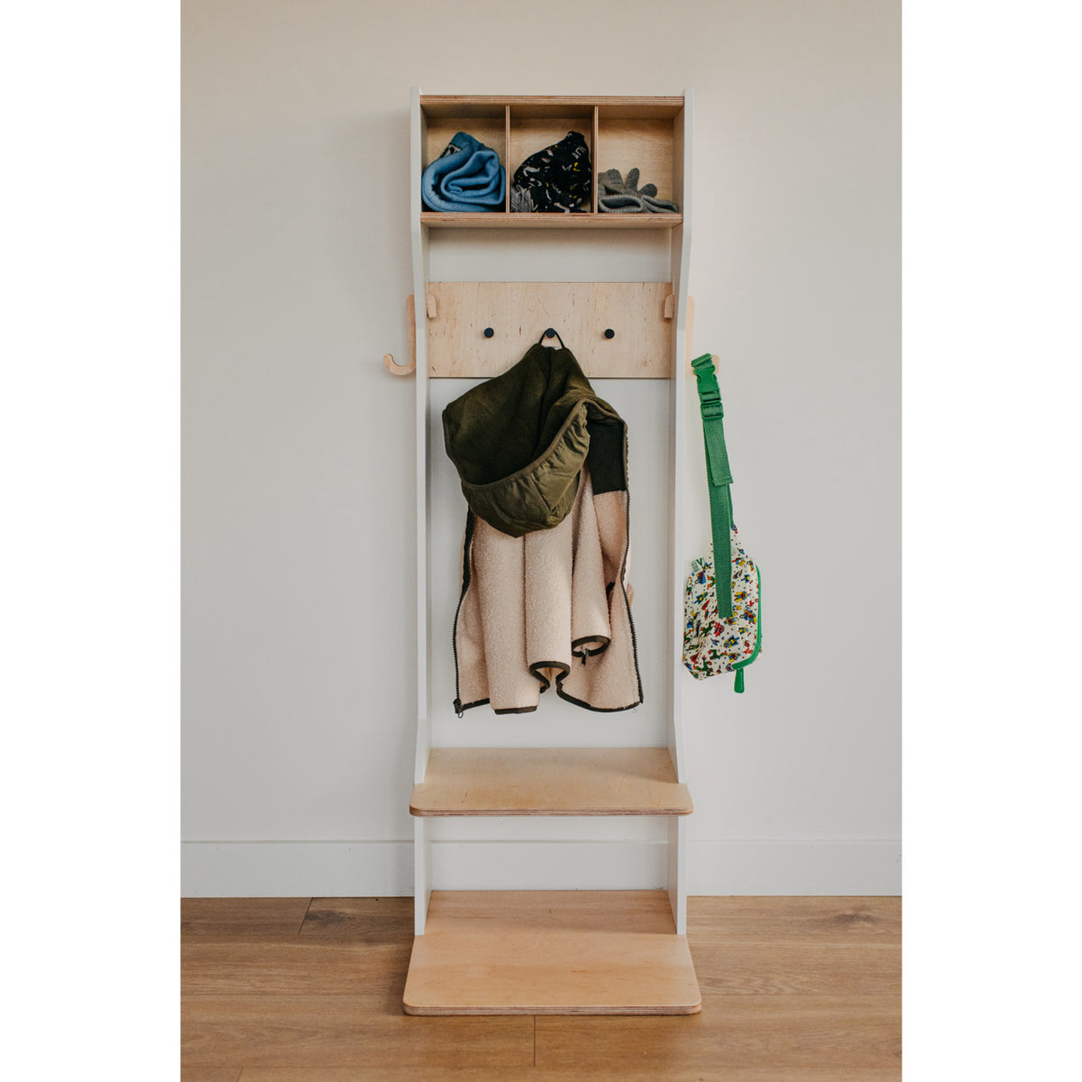 Duck Woodworks White Garderobe Outerwear