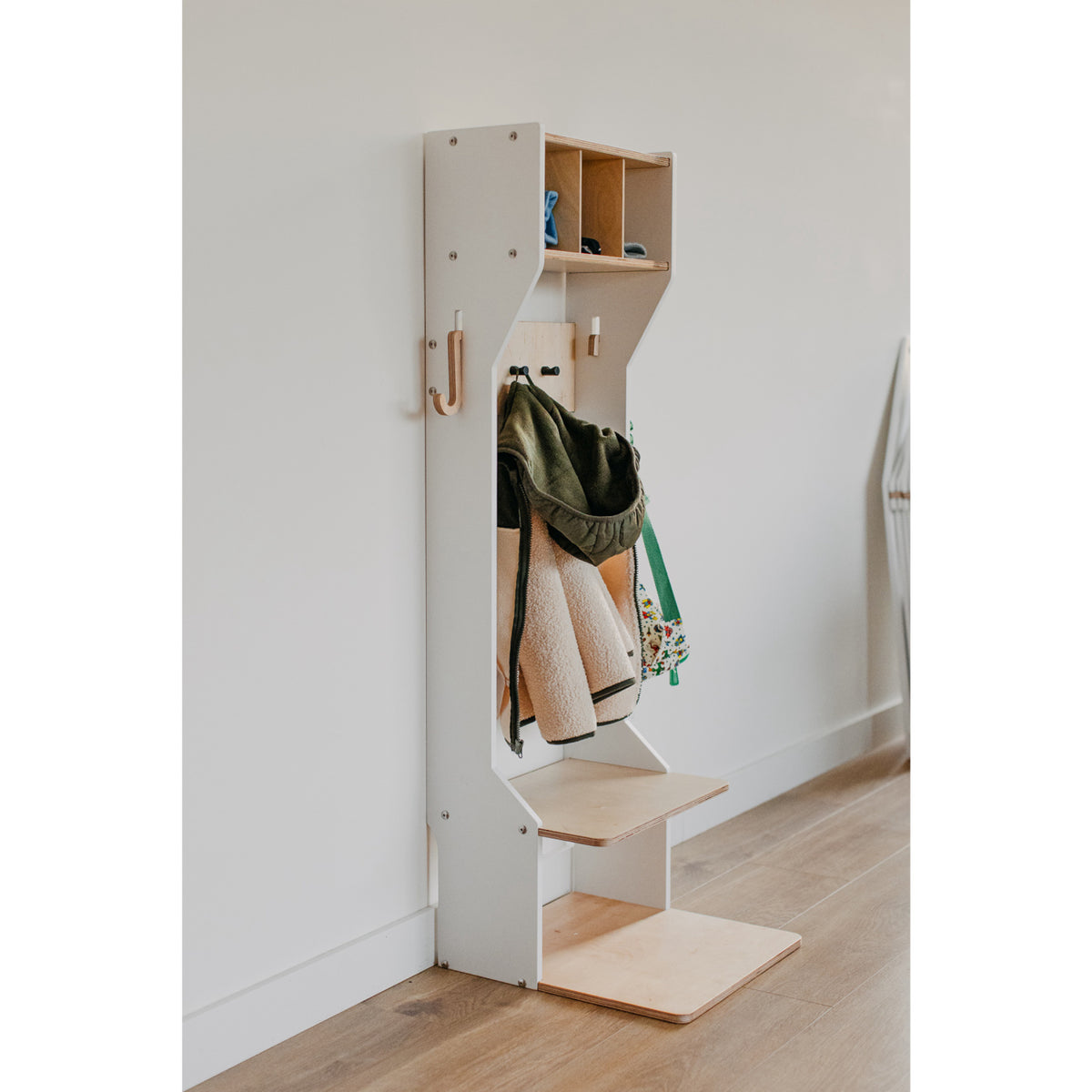 Duck Woodworks White Garderobe Outerwear