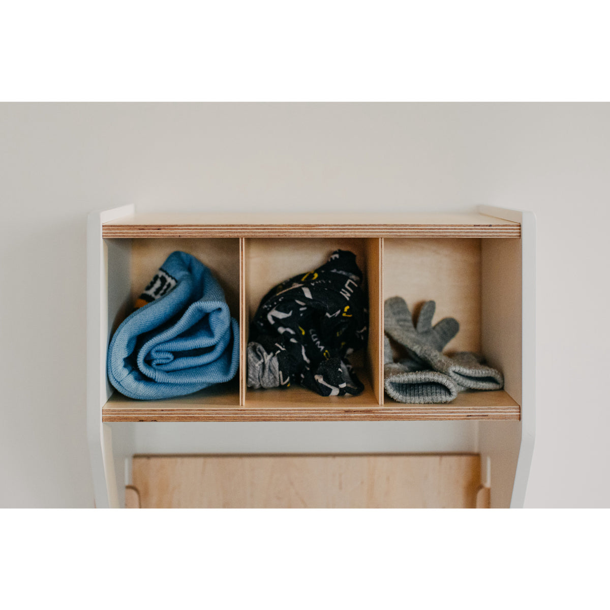 Duck Woodworks White Garderobe Outerwear