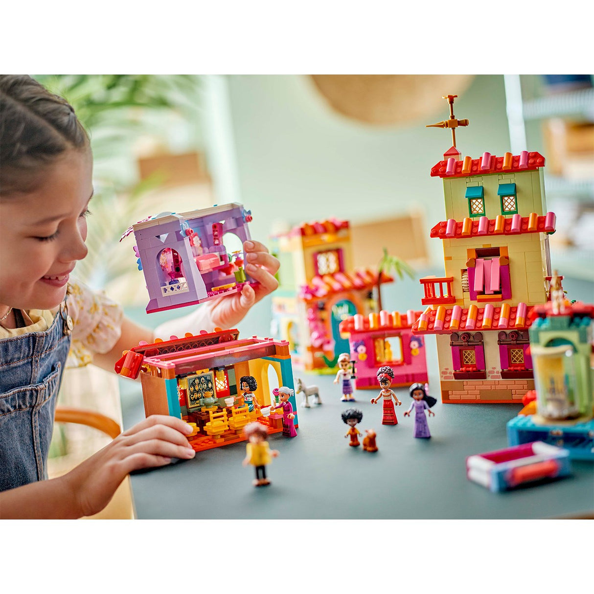 LEGO® Disney™ Det magiska Madrigalhuset