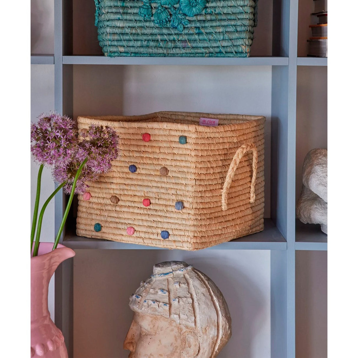 Ris Raffia Fyrkantig Korg med "A New York Minute" Prickar - Raffia Handtag