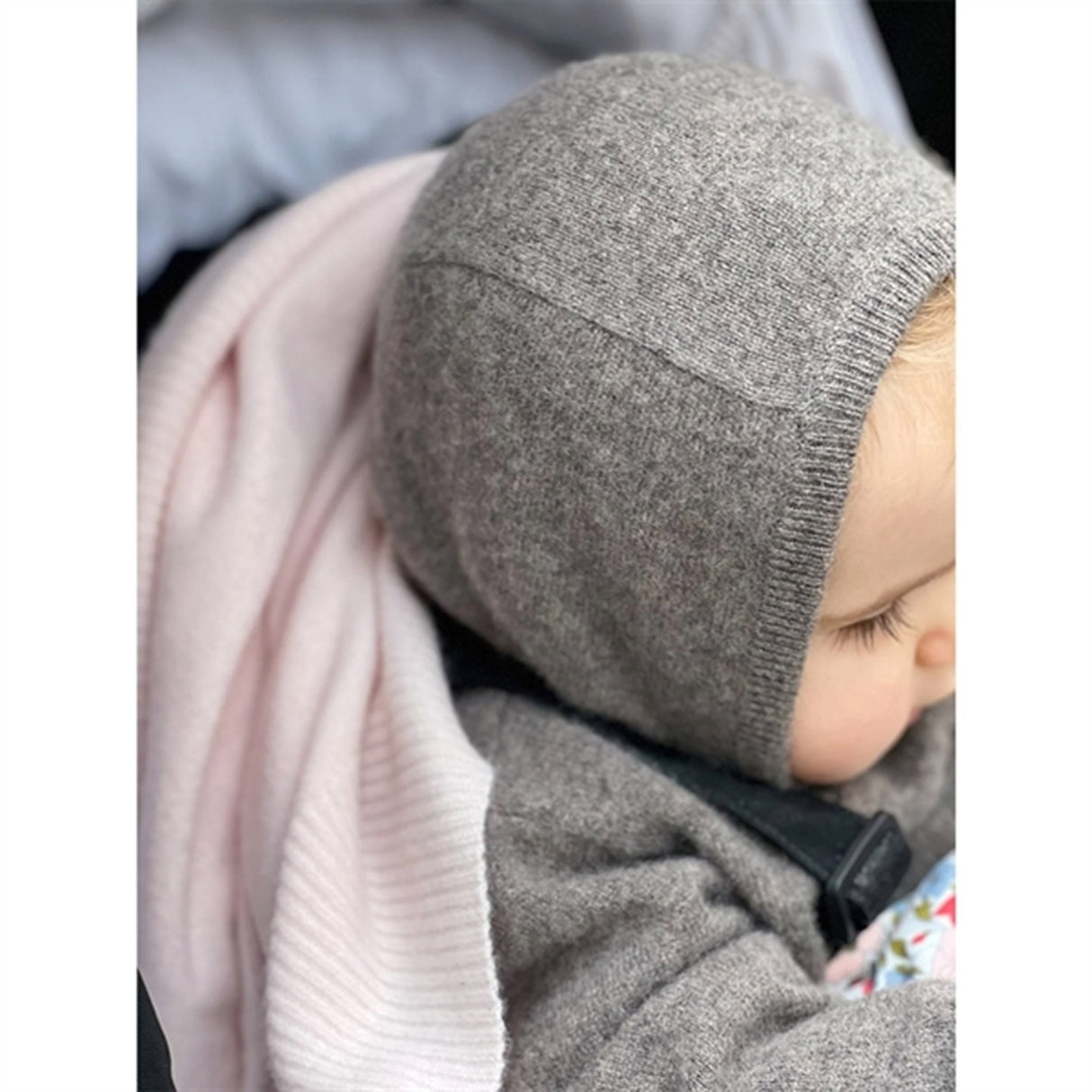 HOLMM Derby Netty Cashmere Stickat Elefanthatt